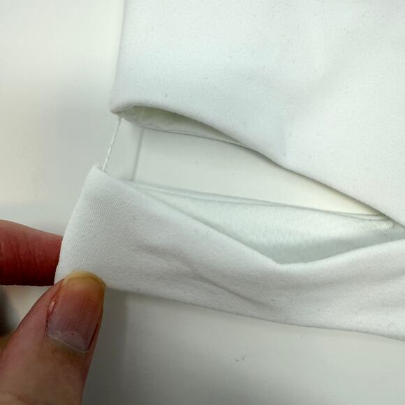 Athleta Conscious Crop Cut Out Sports Bra Crop Top In White Size Large D DD New - Picture 6 of 14